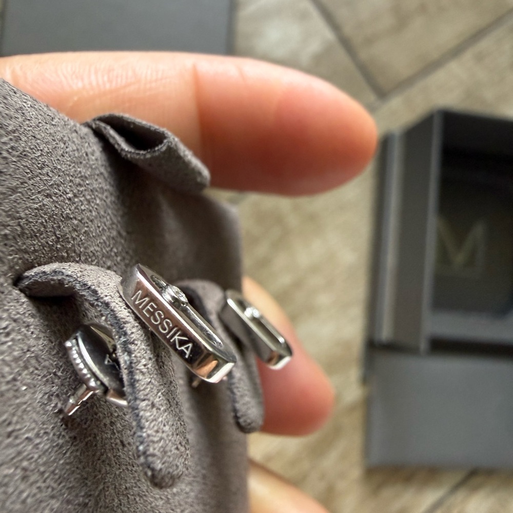 Messika Move Uno Ear Studs White Gold with Diamond - Picture 7 of 9